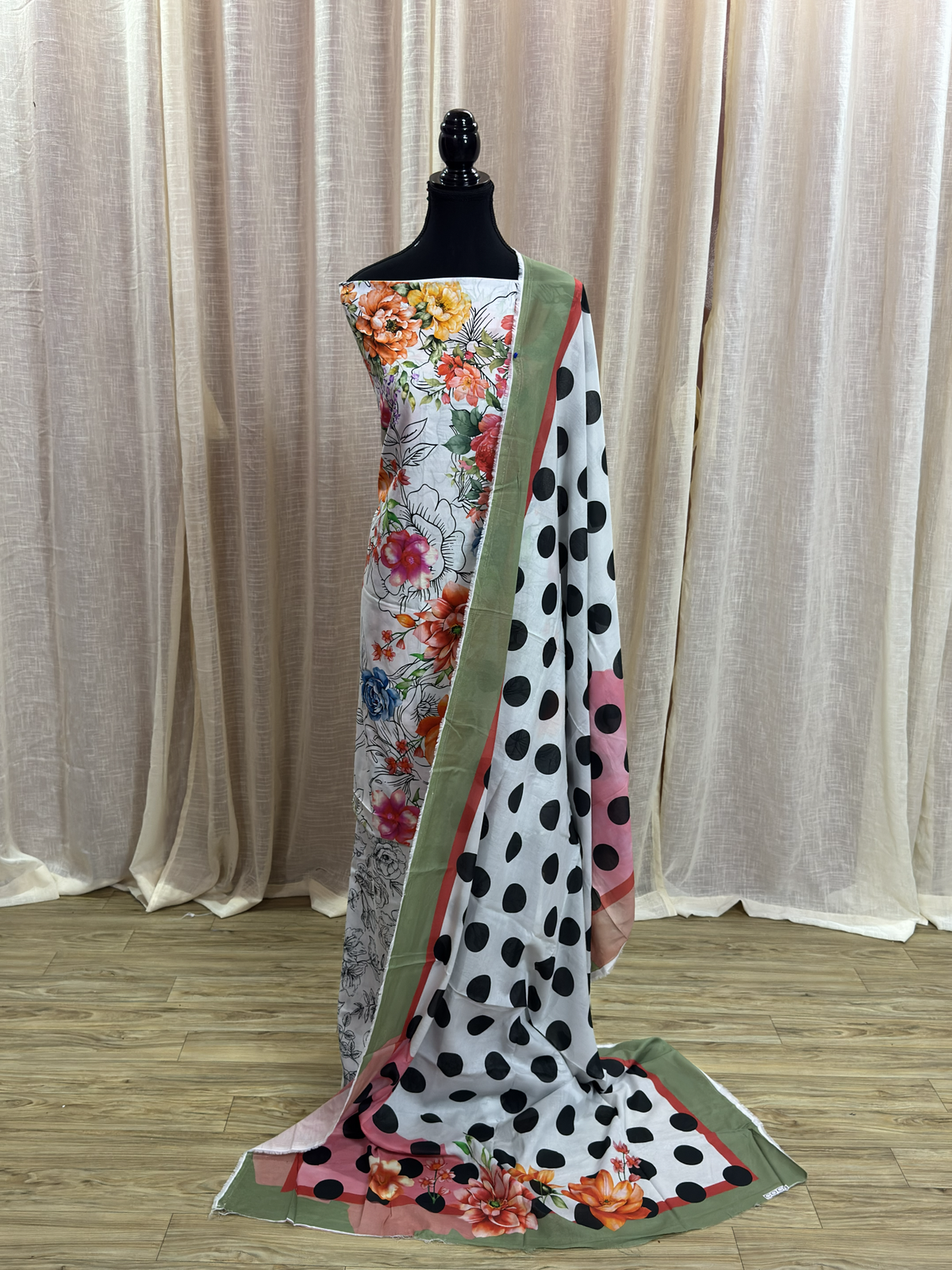 Original Coco Pearl White Floral Print Unstitched Lawn Suit